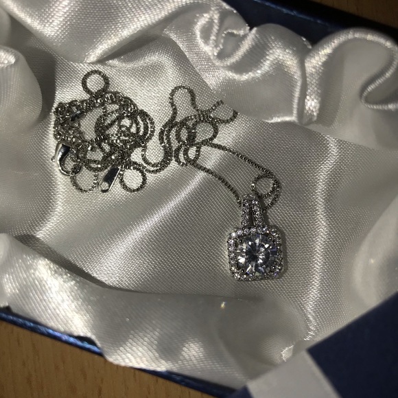 White cubic zirconia necklace - Picture 8 of 8